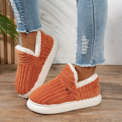 Die kuscheligen Plüsch-Hausschuhe von CozyStep