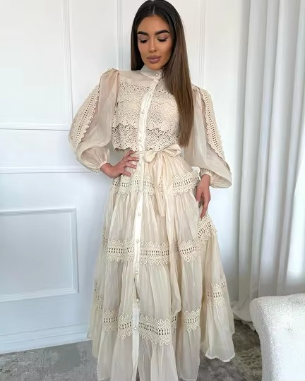 Beiges Kleid